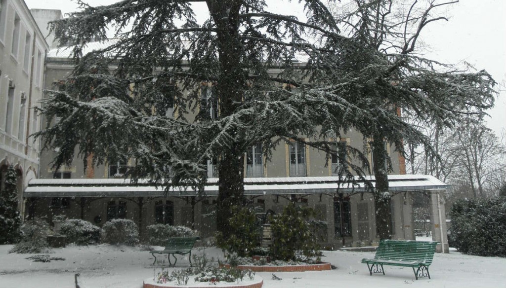 Maison Saint-Joseph sous la neige