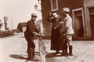 Père Anizan et les soldats de Damloup lors de la Grande guerre