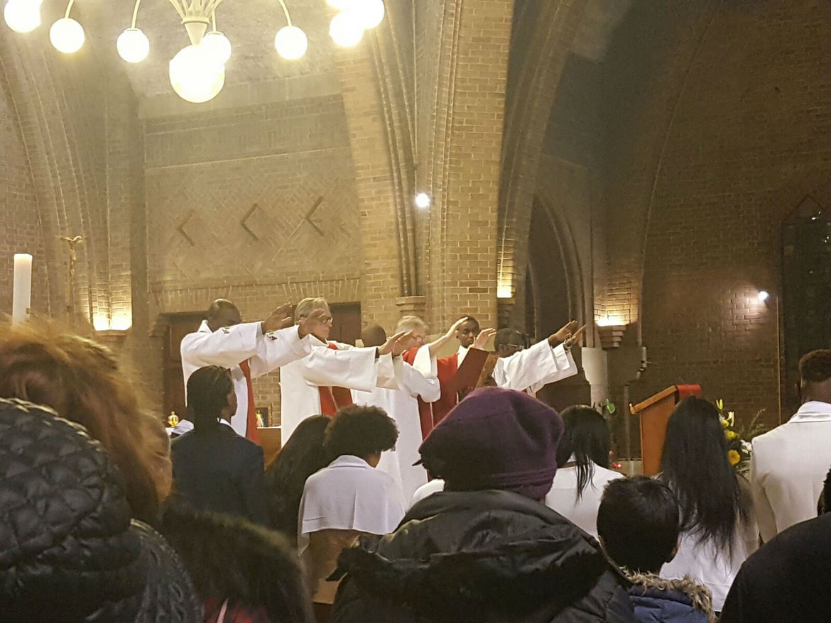 32 jeunes reçoivent le sacrement de la Confirmation à La Courneuve, le 12 novembre 2016