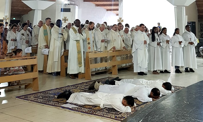 Ordination sacerdotale : le témoignage d’Etienne de Souza