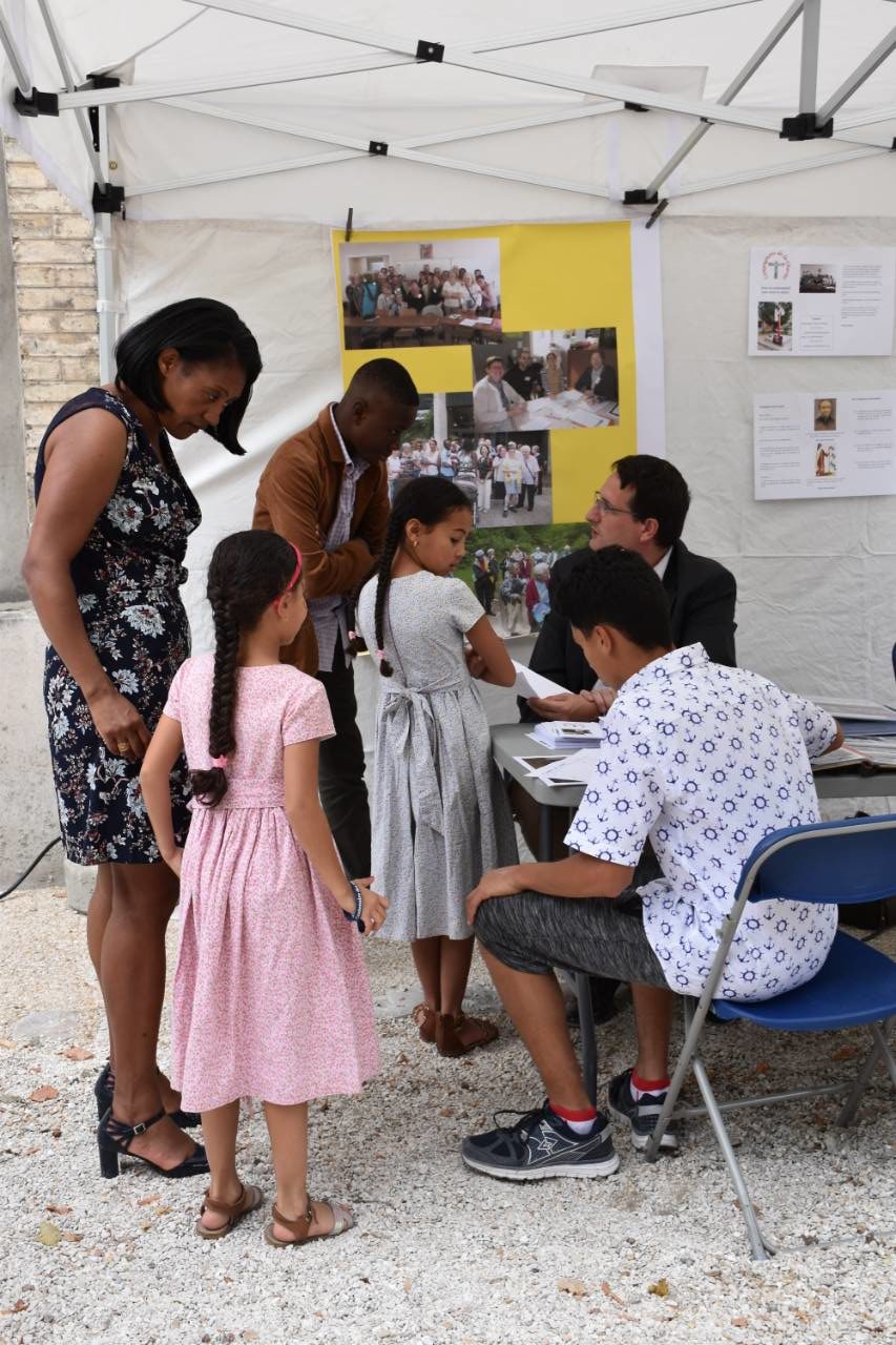 Carine et Hervé et leurs enfants, Compagnons de la Charité de Frédéric Tonquedec