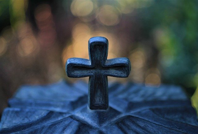 Croix cimetière par Carola68 de pixabay