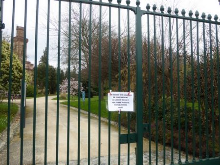 Un jardin public fermé pendant le confinement de JF Courtille