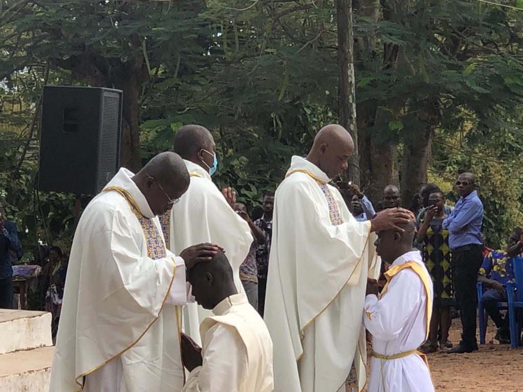 Ordination sacerdotale de Gilles Adjoumani le 18 juillet 2021 à Agboville, crédit Les Fils de la Charité