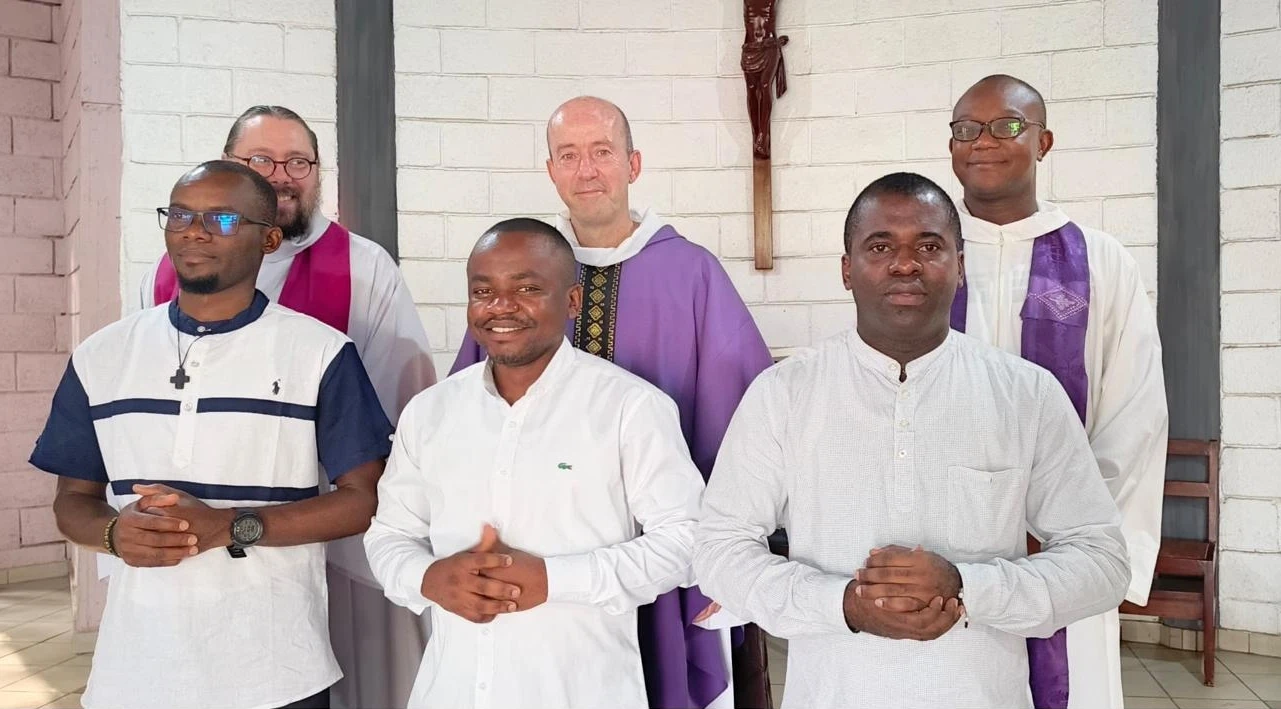 Acolytat et lectorat de Christian Basila fc, Gilles Miakoumoutima fc, Gratia Ngisi fc, Parfait Louhouari fc, mars 2025 à Abidjan - Crédit Fils de la Charité