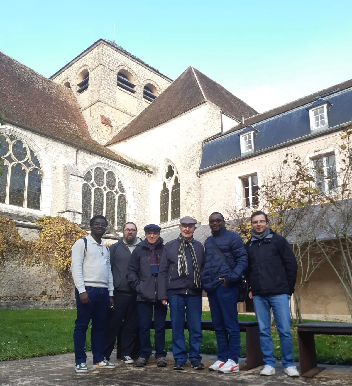 L'équipe à Saint-Ouen (93) avec Joël Vabre fc, Lucien Marratier fc, Benjamin Vergniaud fc, Lewis Moundanga, Emmanuel Boumard fc et Elvis Loly fc. le 2 janvier 2026 - Crédit Fils de la Charité