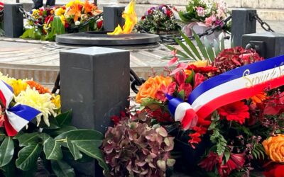 Ravivage de la Flamme à l’Arc de Triomphe pour le Père Anizan