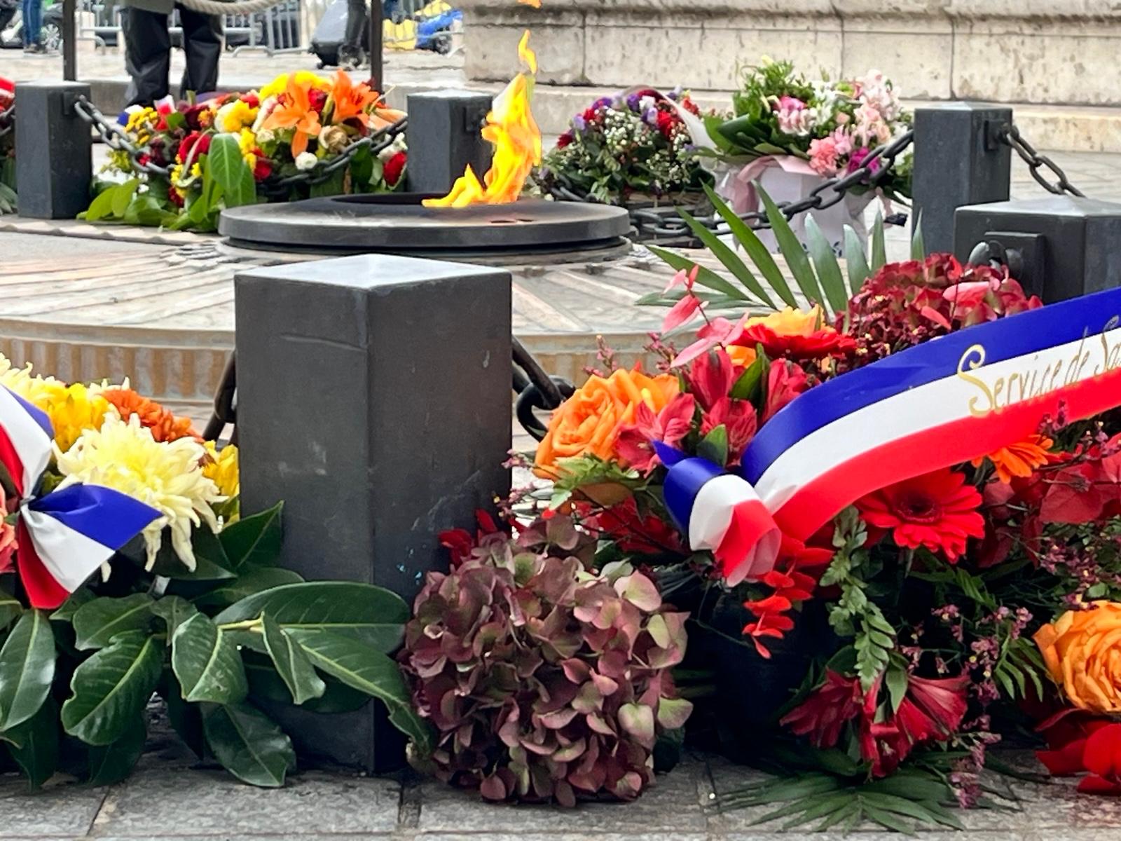 Ravivage de la flamme à l'Arc de Triomphe en mémoire du Père Anizan - Crédit Florence Krasowski