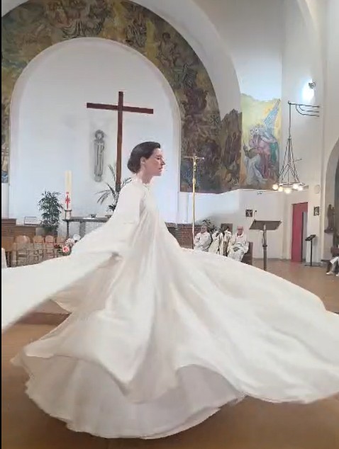 Raphaëlle Hubin Cathédrale de chair mai 2026 à la paroisse Sainte-Hélène Paris - crédit Georges Lumen Ouensavi