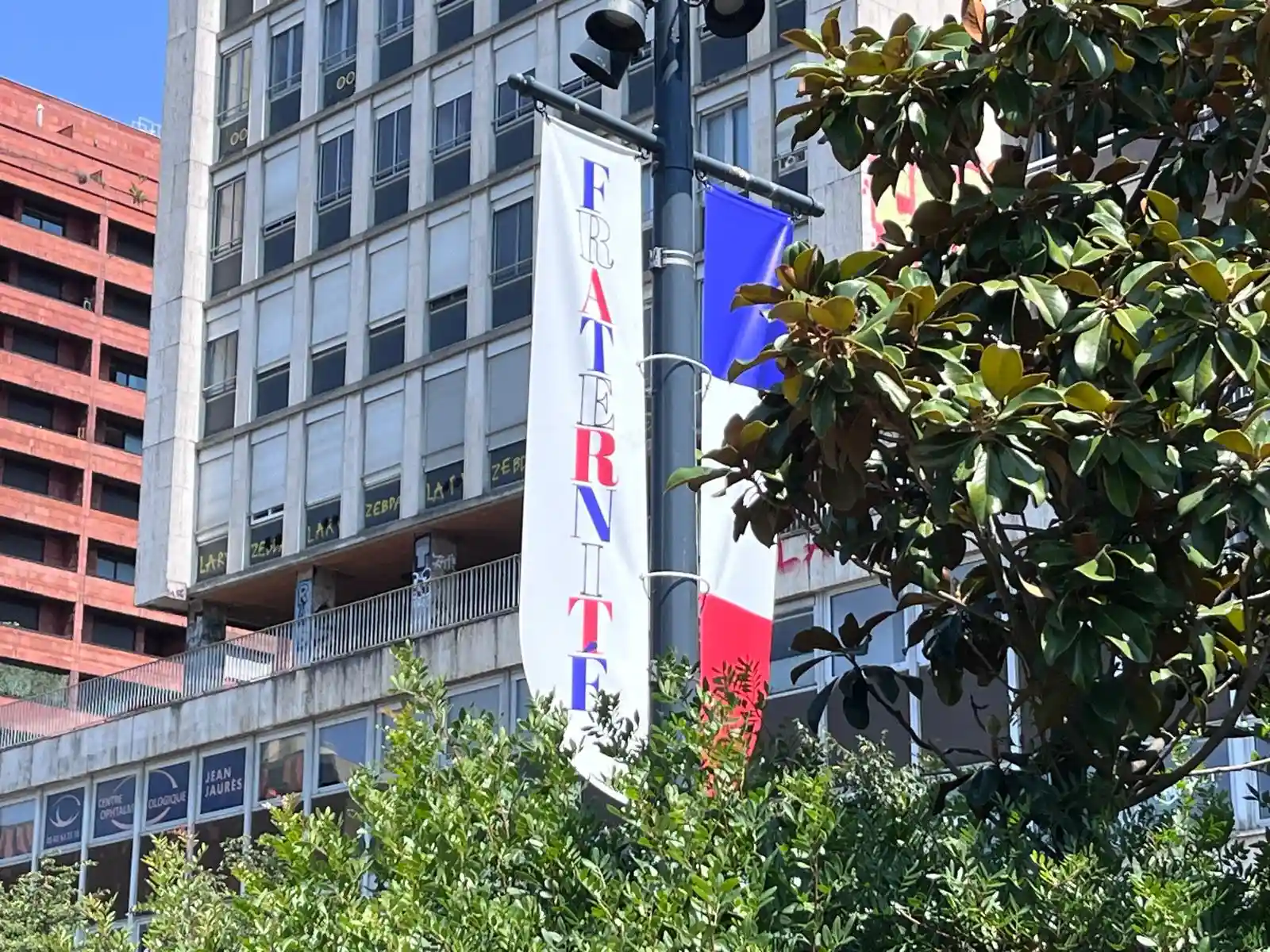 14 juillet 2026 à Toulouse, devise républicaine, photo de la “fraternité” – Crédit Florence Krasowski 14 juillet 2026 à Toulouse, devise républicaine, photo de la "fraternité" - Crédit Florence Krasowski