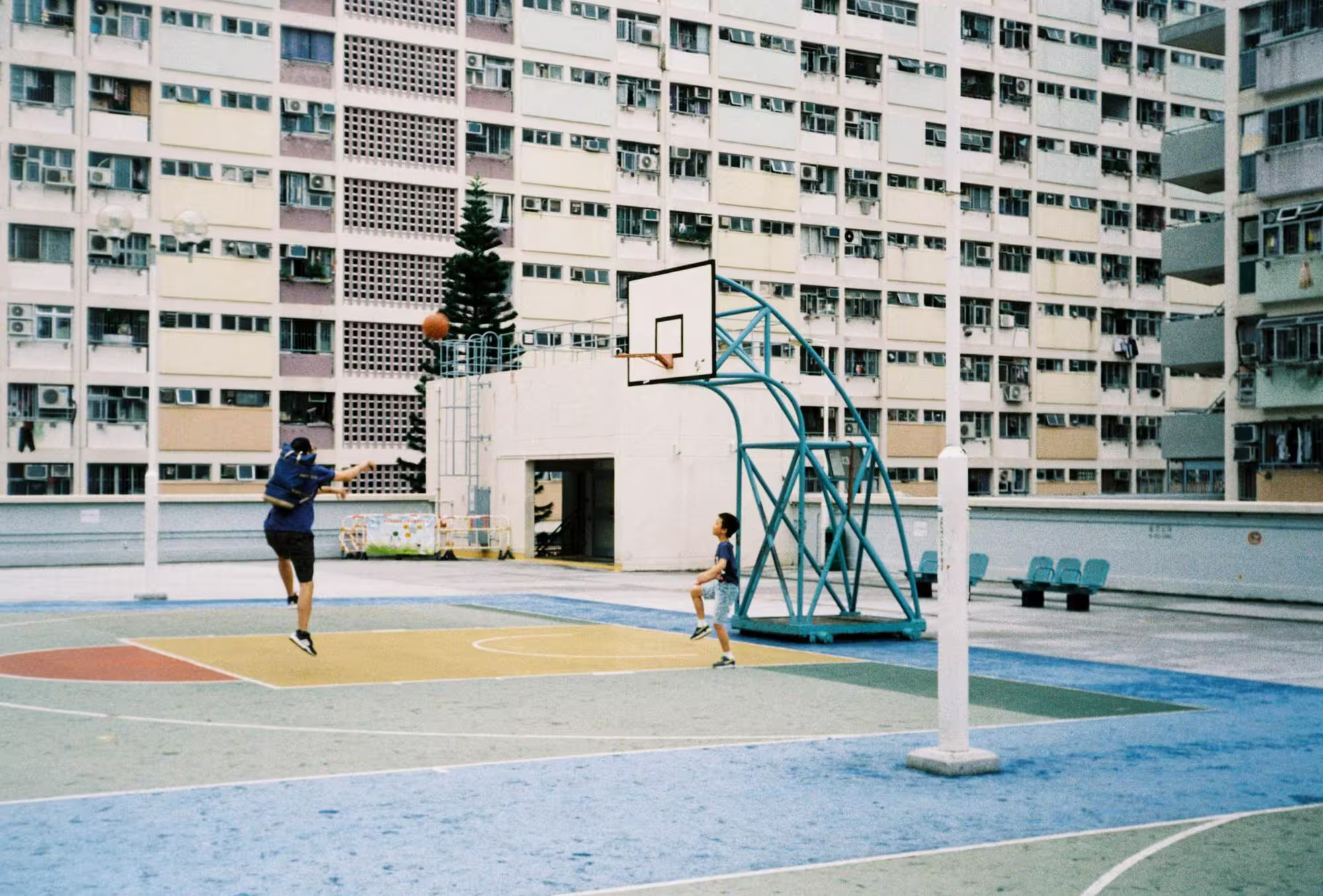 "Banlieues et cités : la fabrique du commun". À cette occasion, le sociologue Gérôme Truc proposera une réflexion sur la solidarité en banlieues et cités, 17 juin 2026 - Crédit Collège des Bernardins