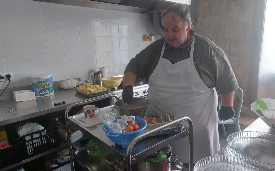 Prêtre au travail, une vie au service des autres