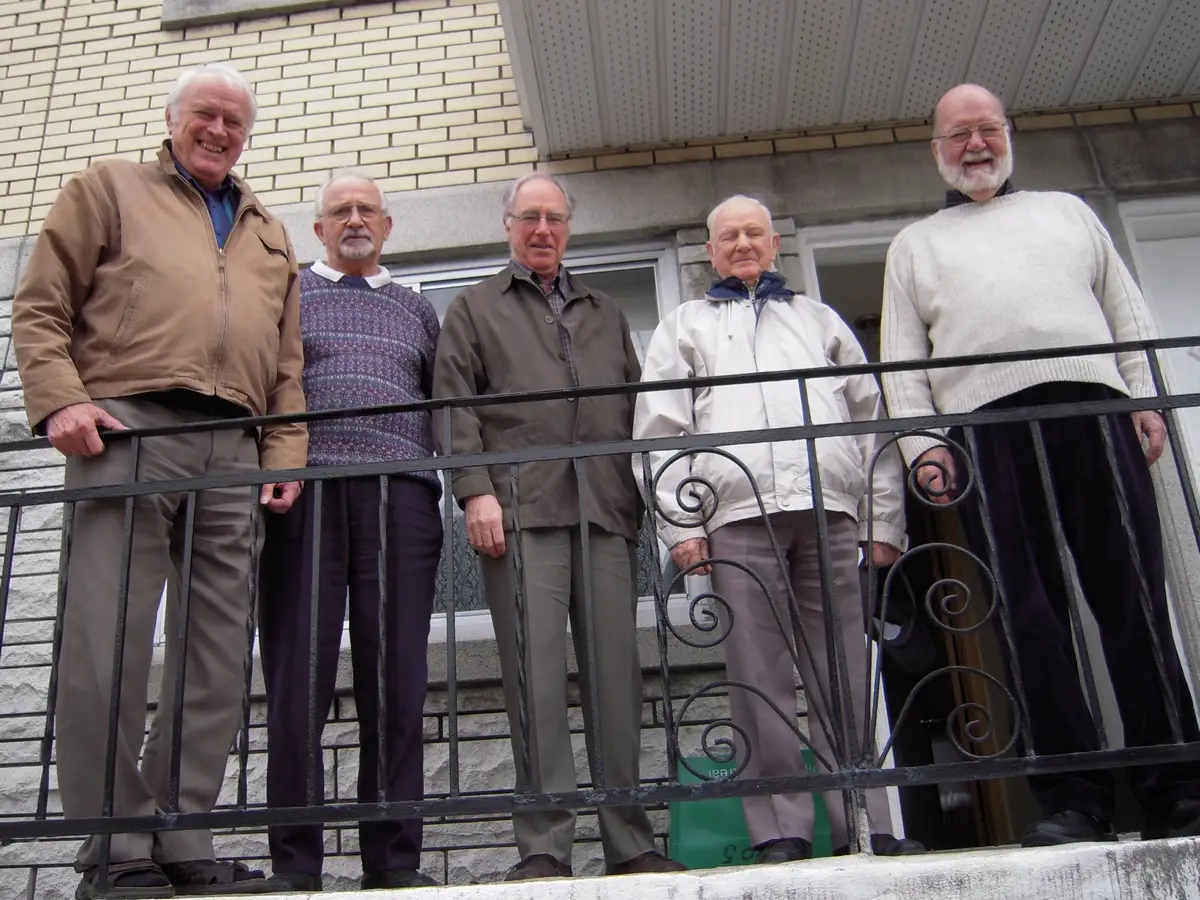 Claude Lefebvre fc, Ugo Benfente fc, Claude Julien fc, Lorenzo Lortie fc, Michel Gauvreau fc lors de la visite canonique de Pierre Tritz fc aux Fils du Québec en 2019